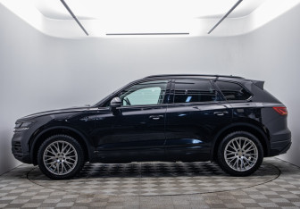 Подержанный автомобиль Volkswagen Touareg 2019 года (8 фото)
