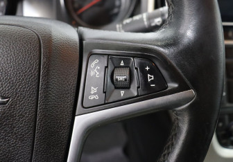 Подержанный автомобиль Opel Astra Hatchback 2011 года (16 фото)