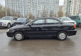 Подержанный автомобиль Kia Spectra Sedan 2006 года (8 фото)