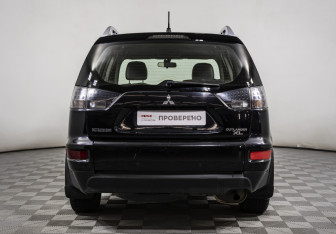 Подержанный автомобиль Mitsubishi Outlander 2010 года (6 фото)