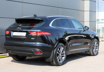 Подержанный автомобиль Jaguar F-Pace 2017 года (5 фото)