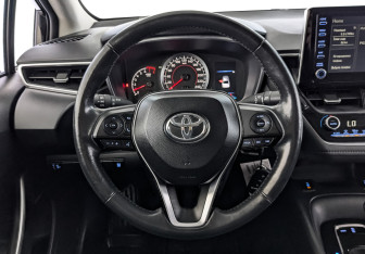 Подержанный автомобиль Toyota Corolla Sedan 2021 года (21 фото)