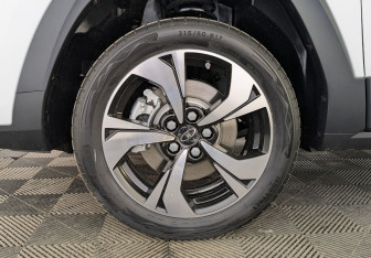 Новый Москвич 3 2025 (7 фото)