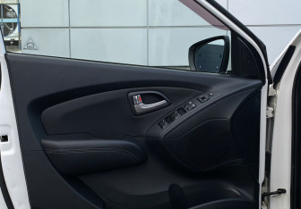 Подержанный автомобиль Hyundai ix35 2012 года (17 фото)