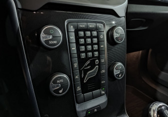 Подержанный автомобиль Volvo V40 Hatchback 2019 года (21 фото)