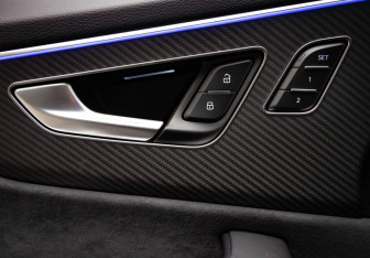 Подержанный автомобиль Audi SQ8 2024 года (14 фото)