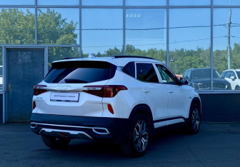 Подержанный автомобиль Kia Seltos 2021 года (5 фото)
