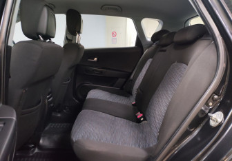 Подержанный автомобиль Kia Ceed Hatchback 2009 года (11 фото)