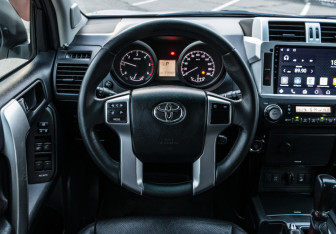 Подержанный автомобиль Toyota Land Cruiser Prado 2015 года (10 фото)