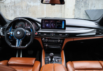 Подержанный автомобиль BMW X5 M 2015 года (12 фото)