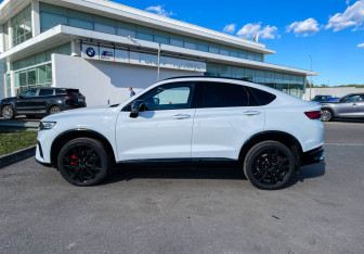 Подержанный автомобиль Geely Tugella 2023 года (8 фото)