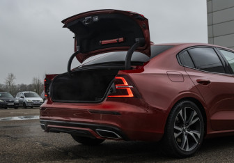 Подержанный автомобиль Volvo S60 2019 года (22 фото)