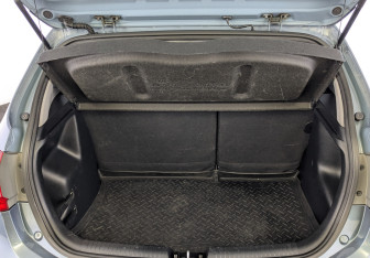 Подержанный автомобиль Kia Rio Hatchback 2012 года (10 фото)