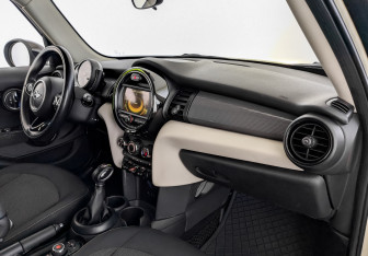 Подержанный автомобиль MINI Hatch 2016 года (11 фото)