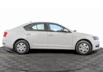 Подержанный автомобиль Skoda Octavia Liftback 2020 года (4 фото)