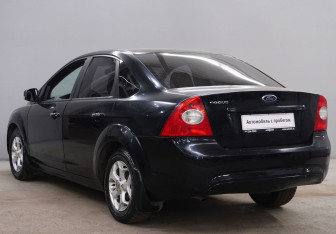 Подержанный автомобиль Ford Focus Sedan 2009 года (5 фото)