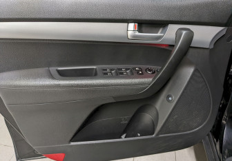 Подержанный автомобиль Kia Sorento 2014 года (11 фото)