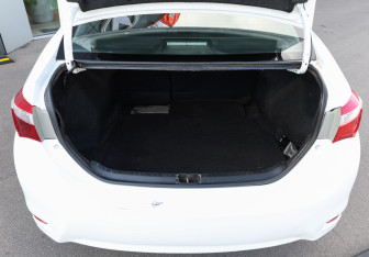 Подержанный автомобиль Toyota Corolla Sedan 2013 года (8 фото)