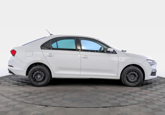 Подержанный автомобиль Skoda Rapid Liftback 2022 года (4 фото)