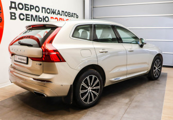 Подержанный автомобиль Volvo XC60 2019 года (4 фото)