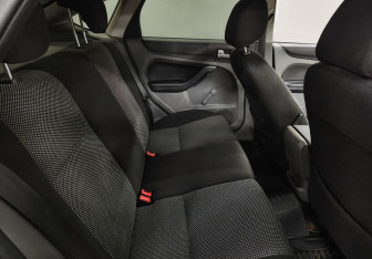 Подержанный автомобиль Ford Focus Hatchback 2010 года (12 фото)