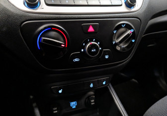 Подержанный автомобиль Hyundai Solaris Sedan 2019 года (25 фото)