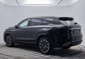Подержанный автомобиль Jaecoo J8 2024 года (3 фото)