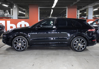 Подержанный автомобиль Porsche Cayenne 2021 года (8 фото)