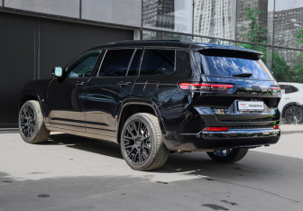Подержанный автомобиль Jeep Grand Cherokee 2021 года (6 фото)