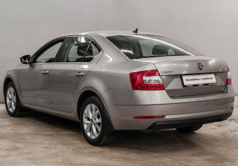 Подержанный автомобиль Skoda Octavia Liftback 2018 года (7 фото)