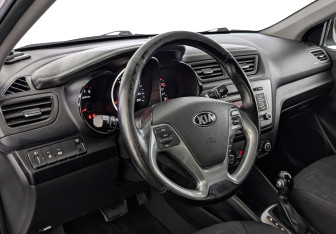 Подержанный автомобиль Kia Rio Sedan 2017 года (15 фото)