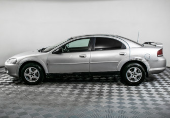 Подержанный автомобиль Chrysler Sebring Sedan 2002 года (8 фото)
