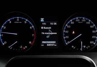 Подержанный автомобиль Toyota RAV4 2015 года (11 фото)