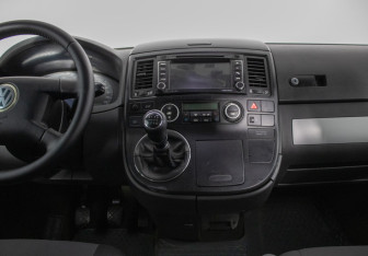 Подержанный автомобиль Volkswagen Multivan 2004 года (13 фото)