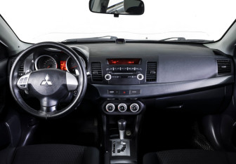 Подержанный автомобиль Mitsubishi Lancer Sedan 2008 года (12 фото)