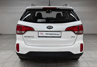 Подержанный автомобиль Kia Sorento 2018 года (6 фото)