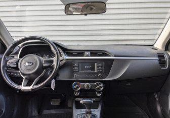 Подержанный автомобиль Kia Rio Hatchback 2021 года (14 фото)