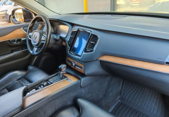 Подержанный автомобиль Volvo XC90 2018 года (11 фото)