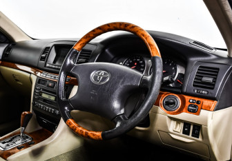 Подержанный автомобиль Toyota Mark II Sedan 2001 года (9 фото)