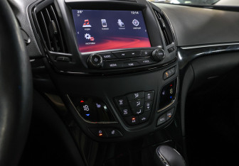 Подержанный автомобиль Opel Insignia Sedan 2014 года (15 фото)