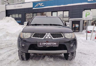 Подержанный автомобиль Mitsubishi L200 2011 года (2 фото)