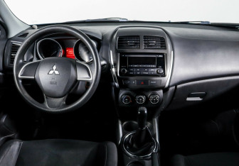Подержанный автомобиль Mitsubishi ASX 2013 года (9 фото)