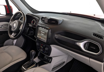 Подержанный автомобиль Jeep Renegade 2018 года (13 фото)