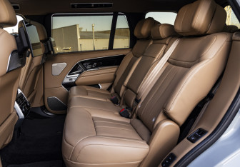 Подержанный автомобиль Land Rover Range Rover 2024 года (18 фото)