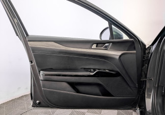 Подержанный автомобиль Kia K5 2020 года (19 фото)