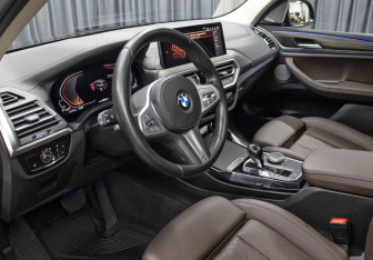 Подержанный автомобиль BMW X3 2024 года (16 фото)