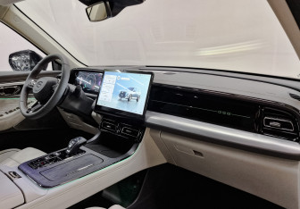 Новый GAC GS8 2025 (9 фото)