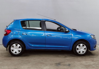 Подержанный автомобиль Renault Sandero 2016 года (4 фото)