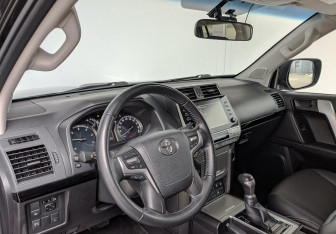 Подержанный автомобиль Toyota Land Cruiser Prado 2021 года (15 фото)
