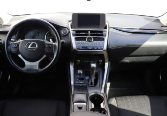Подержанный автомобиль Lexus NX 2020 года (12 фото)